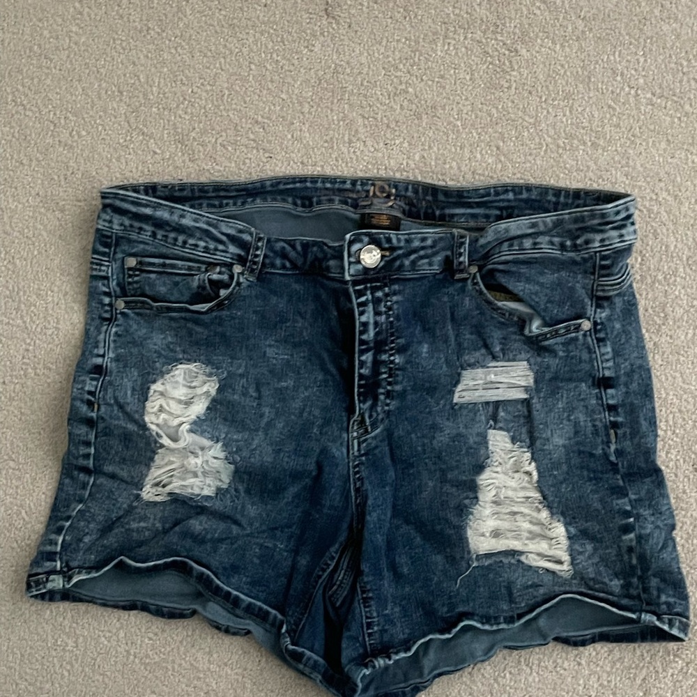 Love & Legend Jean Shorts Sz 20